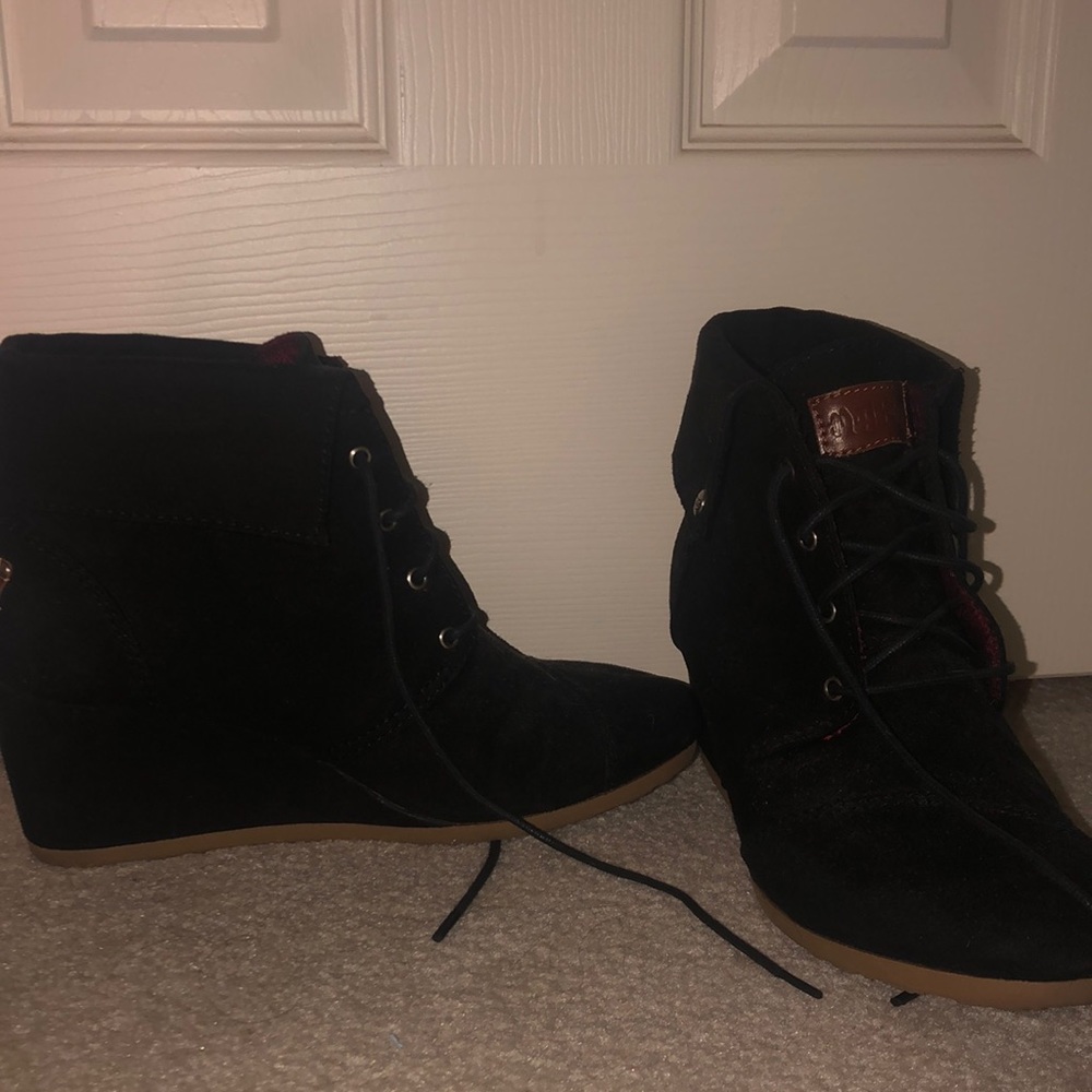 Mad Pole Black Wedges